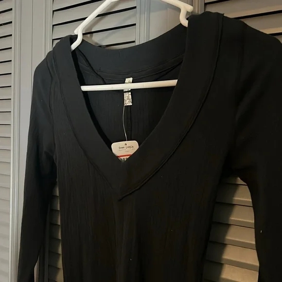 NWT Free People : Black Long Sleeve VNeck - XS - Picture 2 of 8